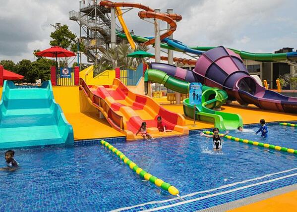 Wild-wild-wet-singapore-water-theme-park-pool.jpg